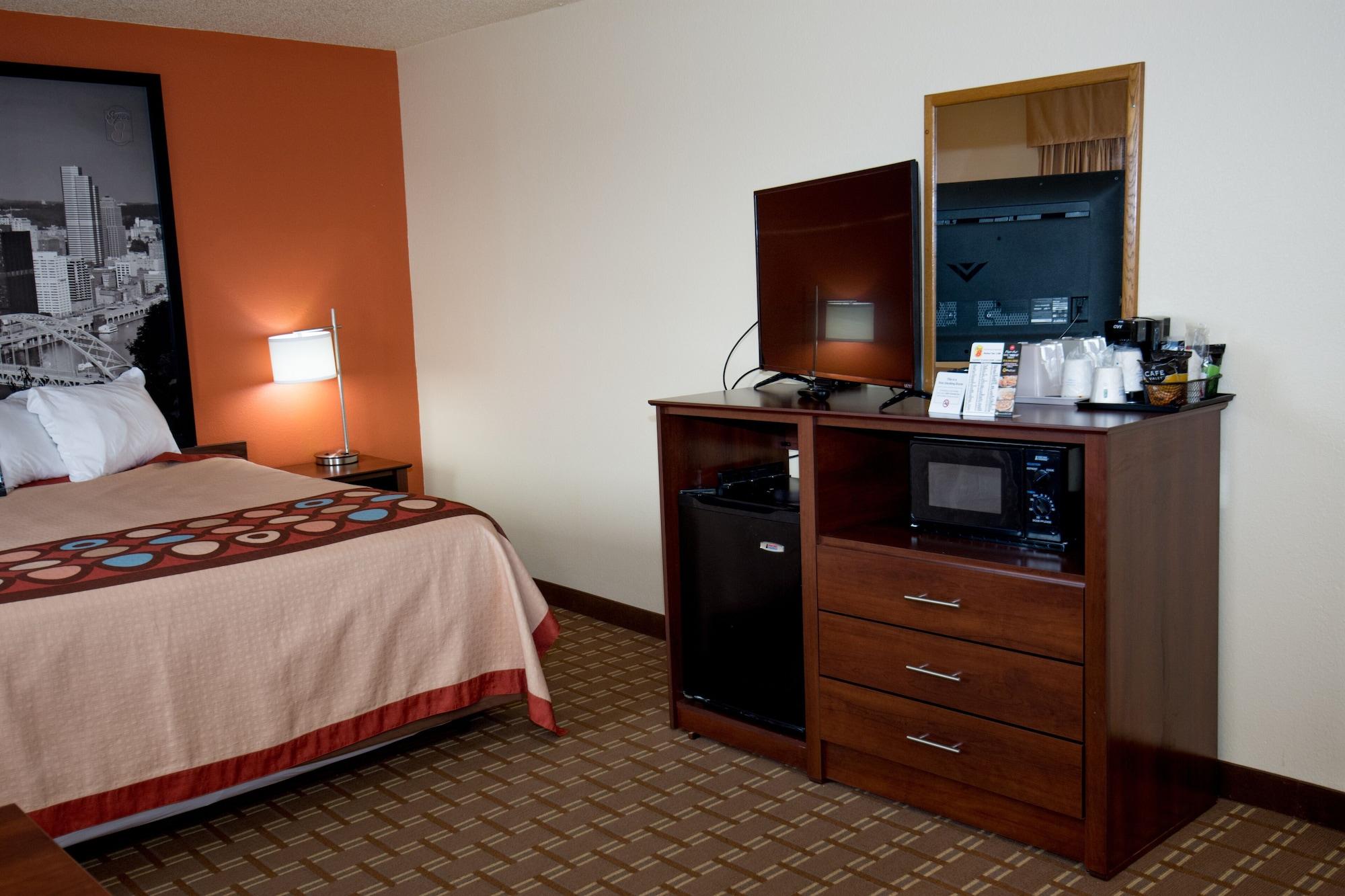 ซูเปอร์ 8 บาย วินด์แฮม แอลทูนา Hotel ภายนอก รูปภาพ