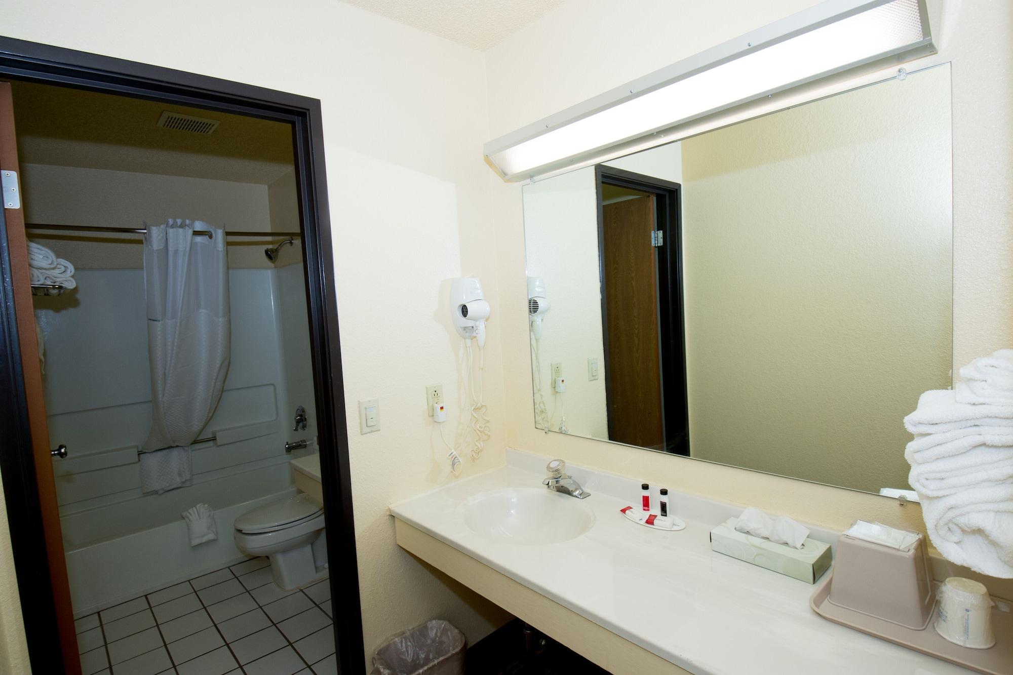 ซูเปอร์ 8 บาย วินด์แฮม แอลทูนา Hotel ภายนอก รูปภาพ
