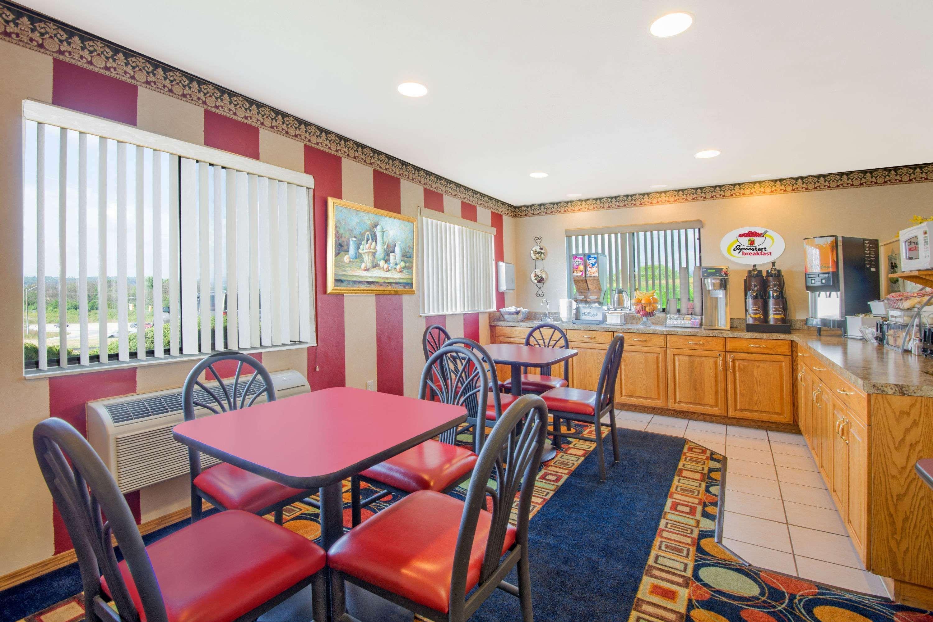 ซูเปอร์ 8 บาย วินด์แฮม แอลทูนา Hotel ภายนอก รูปภาพ